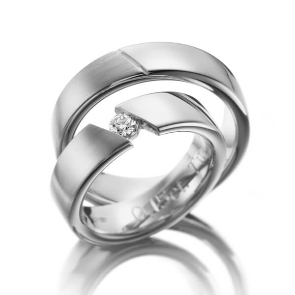 Set Klassieke trouwringen in witgoud 14 kt. met in totaal 0,15 ct. Briljant tw/si van Eternal Touch