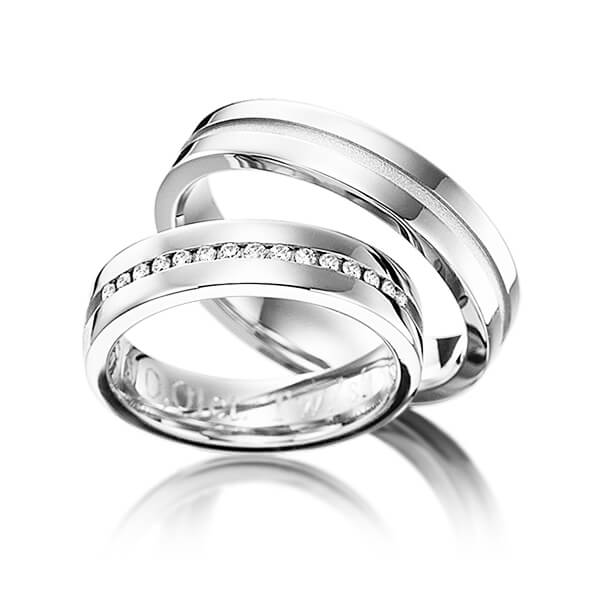 Set Klassieke trouwringen in witgoud 14 kt. met in totaal 0,15 ct. Briljant tw/si van Eternal Touch - Y-1143-1 Set Klassieke trouwringen in witgoud 14 kt. met in totaal 0,15 ct. Briljant tw/si van Eternal Touch - Y-1143-1