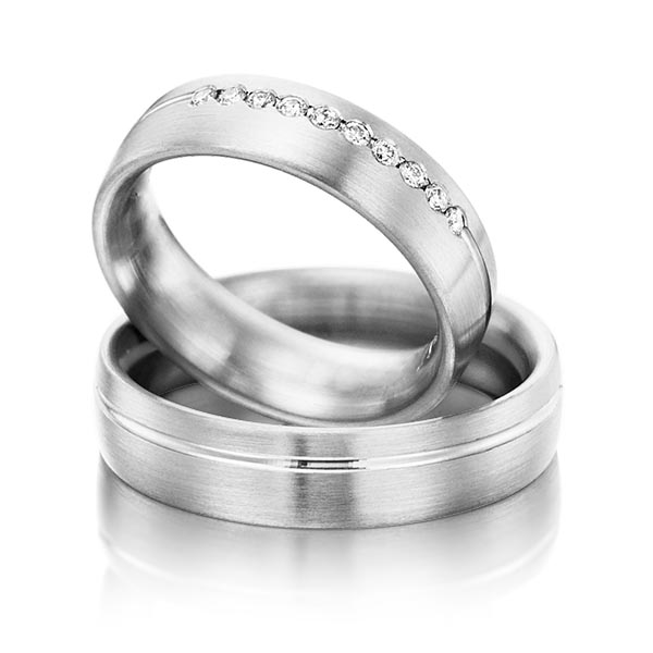 Set Klassieke trouwringen in witgoud 14 kt. met in totaal 0,15 ct. Briljant tw/si van Steinberg - Q-1202-7 Set Klassieke trouwringen in witgoud 14 kt. met in totaal 0,15 ct. Briljant tw/si van Steinberg - Q-1202-7