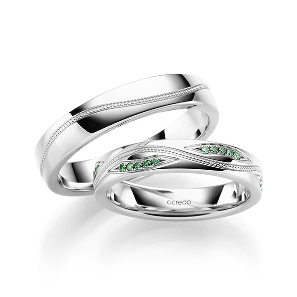 Set Klassieke trouwringen in witgoud 14 kt. met in totaal 0,15 ct. Briljant van acredo Set Klassieke trouwringen in witgoud 14 kt. met in totaal 0,15 ct. Briljant van acredo