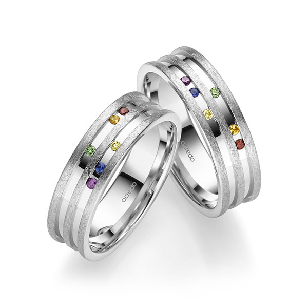 Set Klassieke trouwringen in witgoud 14 kt. met in totaal 0,18 ct. Briljant Red Cherry Apple Green Saffier Blauw Saffier Oranje Geel van acredo