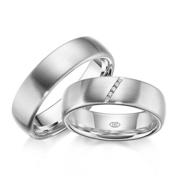 Set klassieke trouwringen in witgoud 14 kt. met in totaal 0,225 ct. Briljant tw/si van Eternal Touch