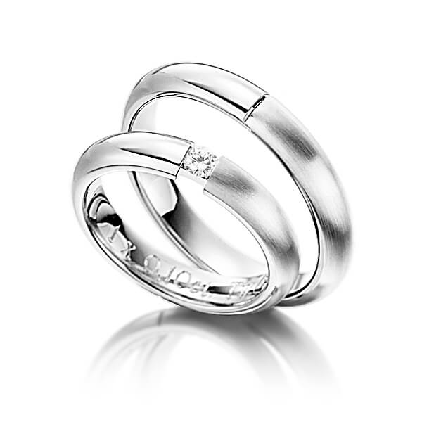 Set Klassieke trouwringen in witgoud 14 kt. met in totaal 0,25 ct. Briljant tw/si van Eternal Touch