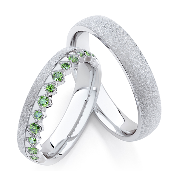Set Klassieke trouwringen in witgoud 14 kt. met in totaal 0,285 ct. Apple Green van Steinberg