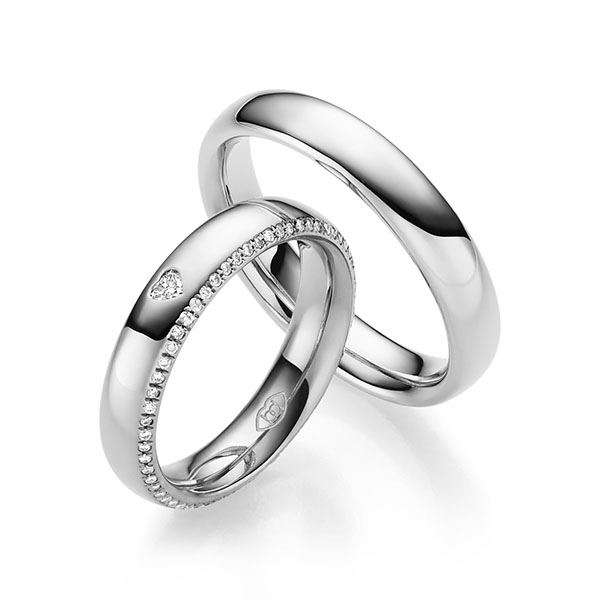 Set Klassieke trouwringen in witgoud 14 kt. met in totaal 0,308 ct. Hart-Diamant & Briljant tw,vs tw/si 