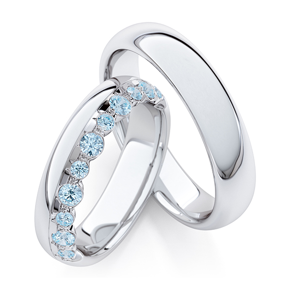 Set Klassieke trouwringen in witgoud 14 kt. met in totaal 0,475 ct. skyblue van Steinberg