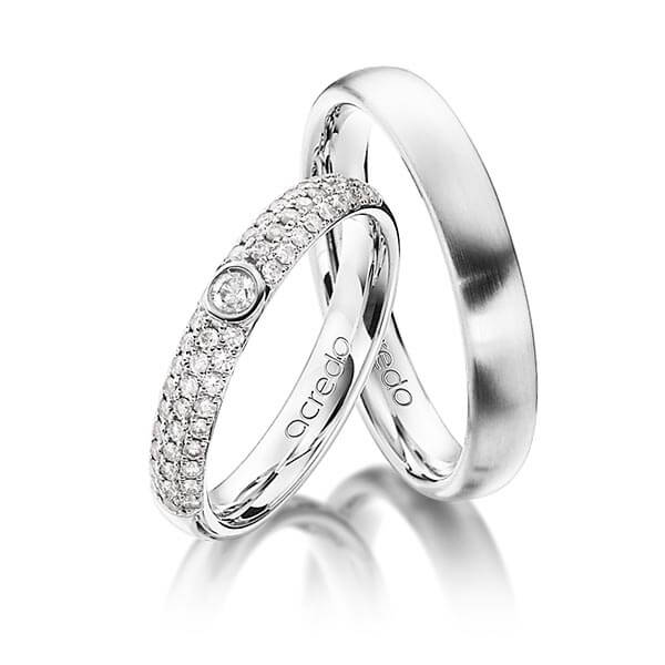 Set klassieke trouwringen in witgoud 14 kt. met in totaal 0,492 ct. Briljant tw/si van acredo