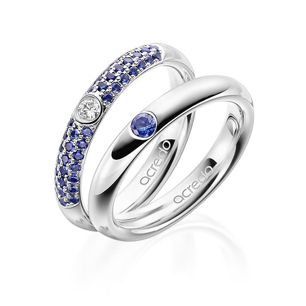 Set klassieke trouwringen in witgoud 14 kt. met in totaal 0,496 ct. Briljant Saffier Blauw tw/si van acredo