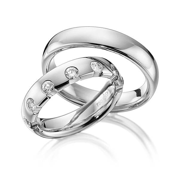 Set klassieke trouwringen in witgoud 14 kt. met in totaal 0,49 ct. Briljant tw/si van Eternal Touch