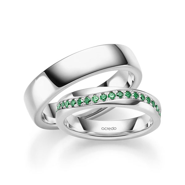 Set klassieke trouwringen in witgoud 14 kt. met in totaal 0,6 ct. Briljant van acredo