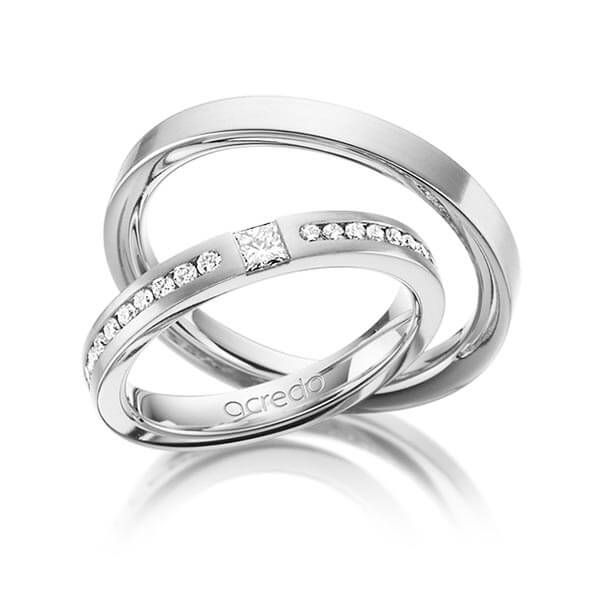 Set klassieke trouwringen in witgoud 14 kt. met in totaal 0,72 ct. Briljant & Princess-Diamant tw/si van acredo - A-1241-1 Set klassieke trouwringen in witgoud 14 kt. met in totaal 0,72 ct. Briljant & Princess-Diamant tw/si van acredo - A-1241-1