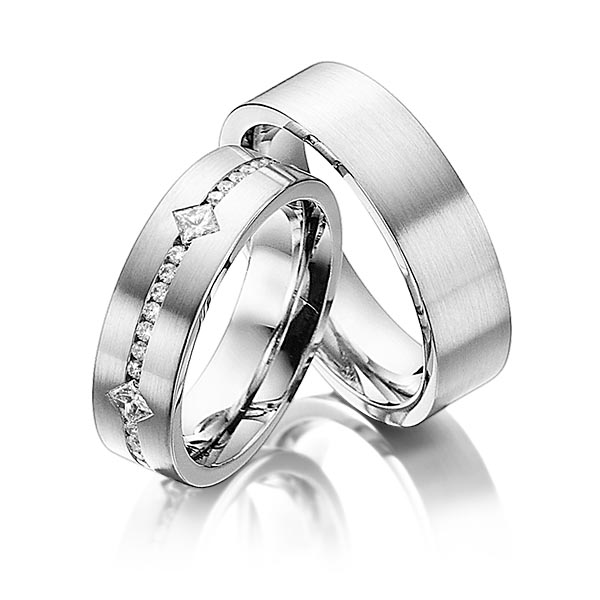 Set klassieke trouwringen in witgoud 14 kt. met in totaal 0,95 ct. Briljant & Princess-Diamant tw/si van Eternal Touch