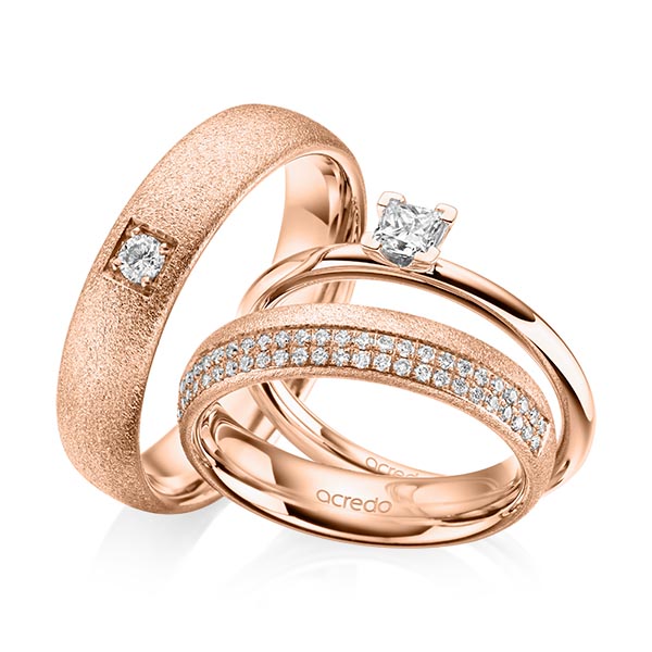 Tri-Set in roodgoud 14 kt. met in totaal 0,61 ct. Princess-Diamant & Briljant tw/si van acredo Tri-Set in roodgoud 14 kt. met in totaal 0,61 ct. Princess-Diamant & Briljant tw/si van acredo