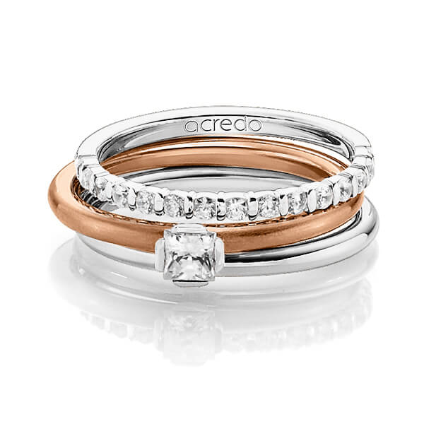 Triset in witgoud 14 kt. half gezet met in totaal 0,55 ct. Briljant & Princess-Diamant tw,vs tw/si van acredo - A-1290-1 Triset in witgoud 14 kt. half gezet met in totaal 0,55 ct. Briljant & Princess-Diamant tw,vs tw/si van acredo - A-1290-1